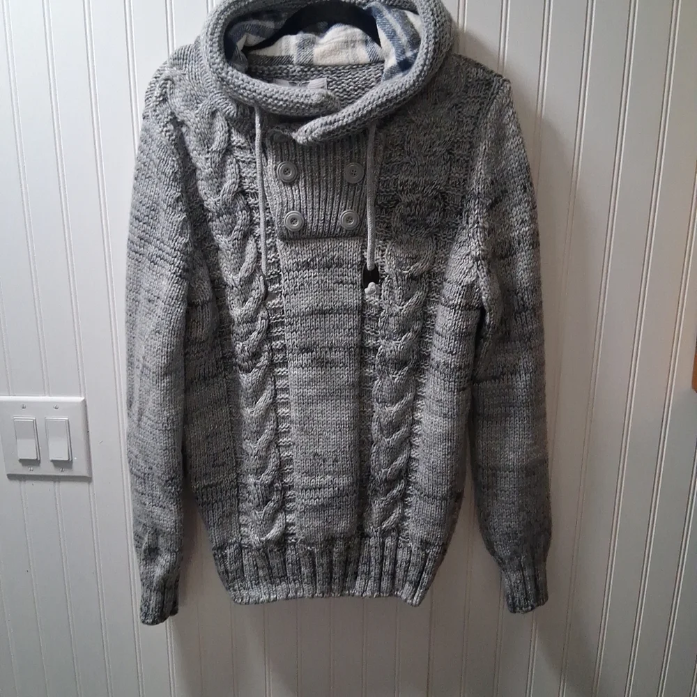 Men's Gray Cable Knit Sweater with Button Detail - Picture 3 of 16